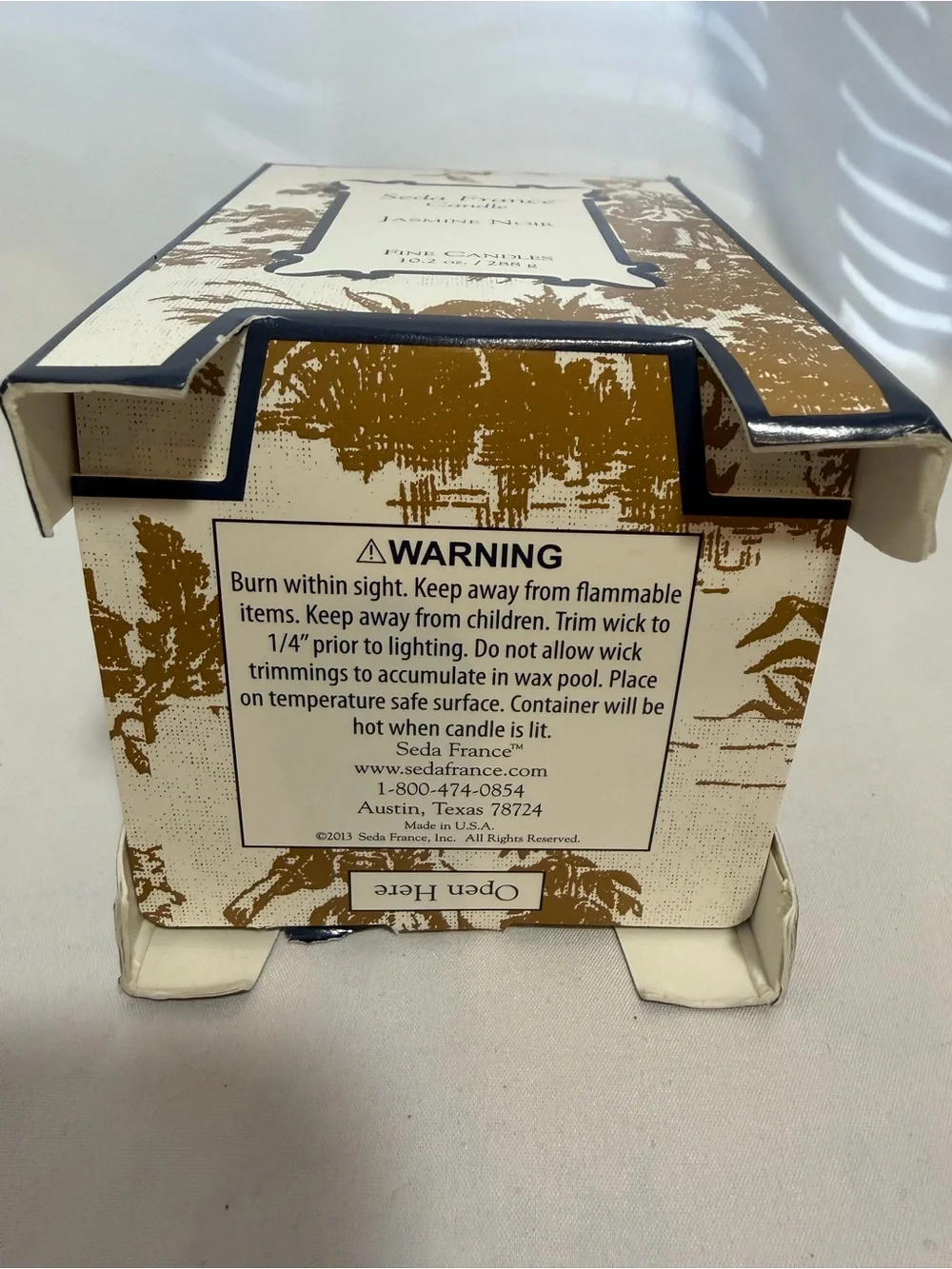 NIB Seda France Candle -Jasmine Noir Fine Candle in Classic Toile Pagoda Box